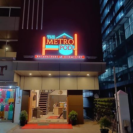 The Metro Pod - Backpackers A/C Dormitory Kochi Kültér fotó