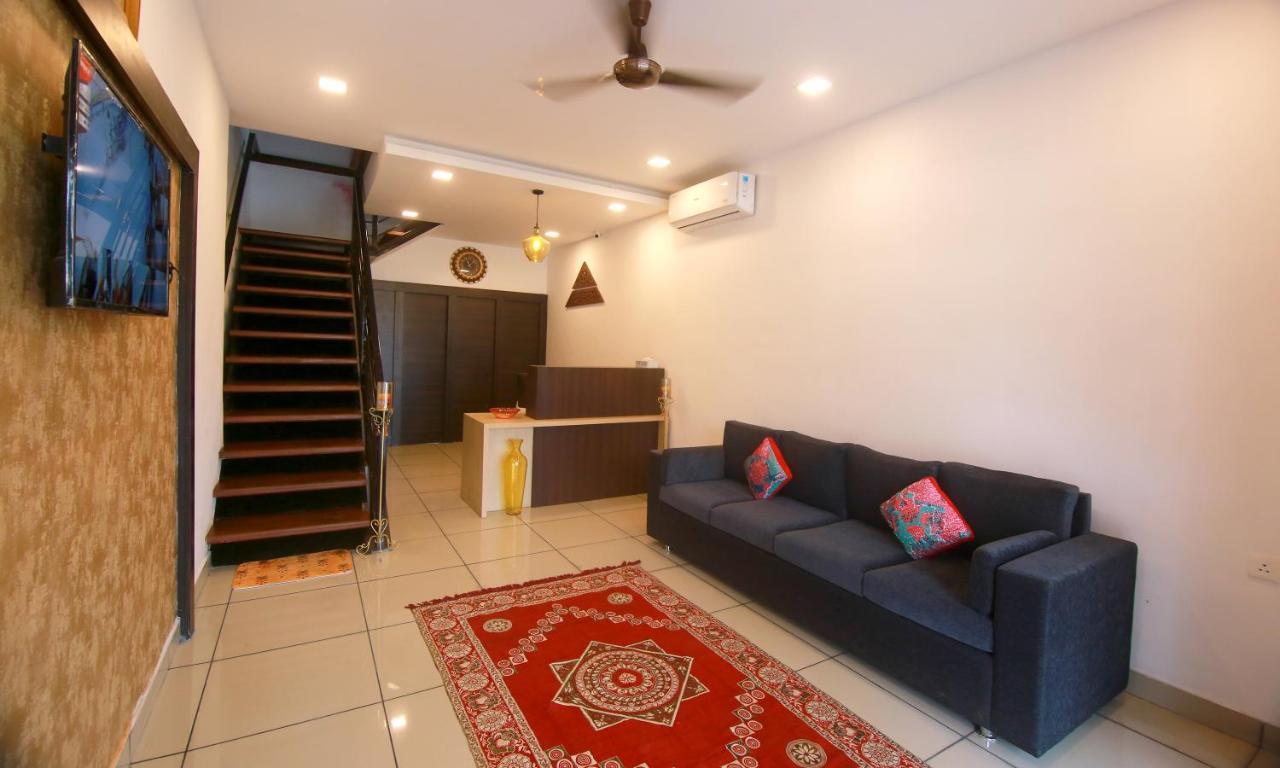 The Metro Pod - Backpackers A/C Dormitory Kochi Kültér fotó