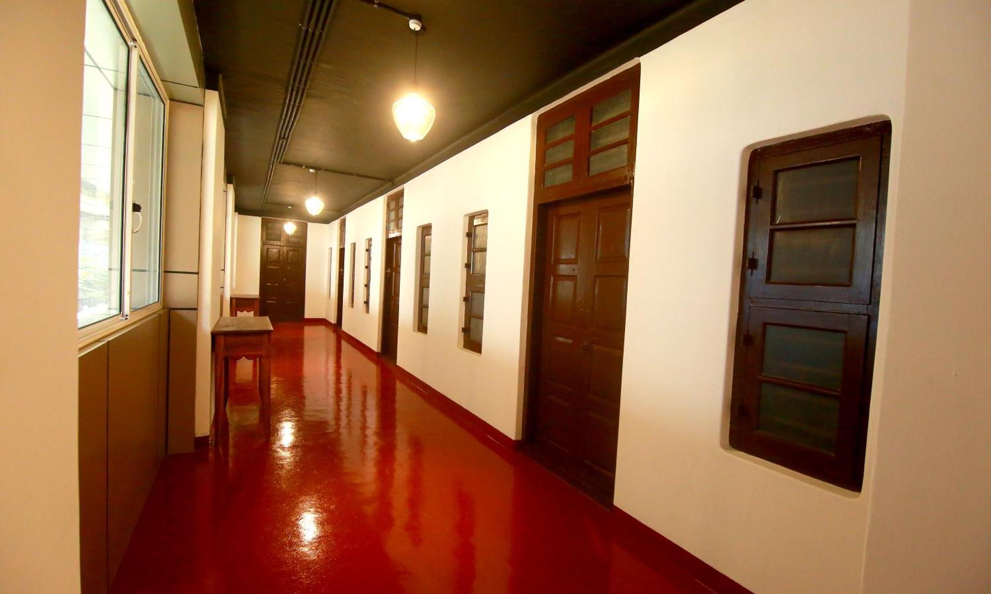 The Metro Pod - Backpackers A/C Dormitory Kochi Kültér fotó