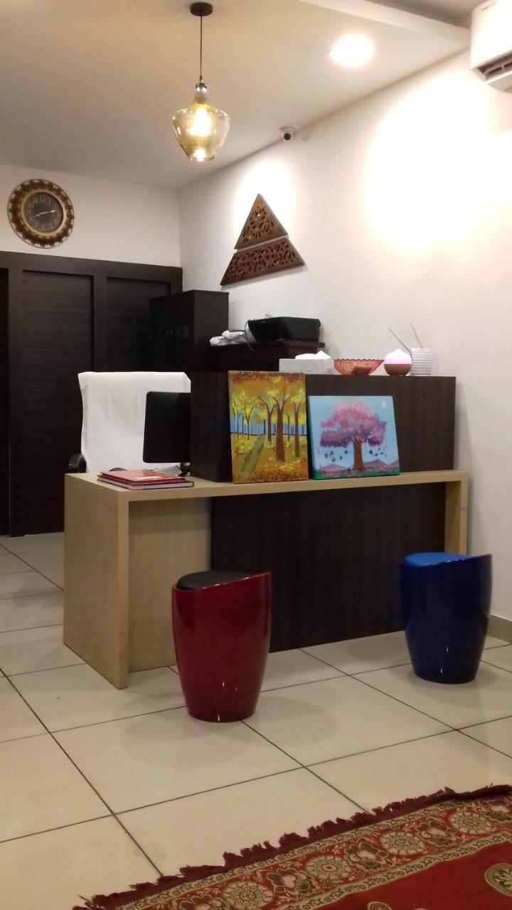 The Metro Pod - Backpackers A/C Dormitory Kochi Szoba fotó