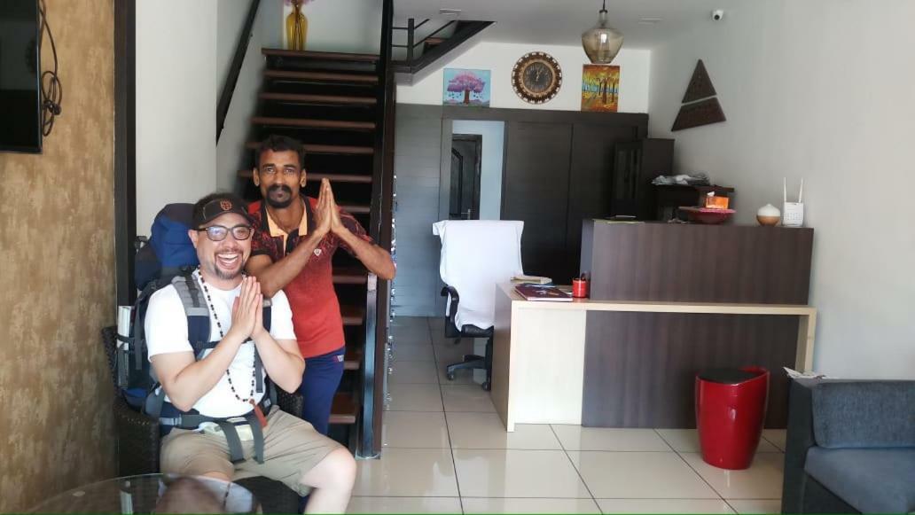 The Metro Pod - Backpackers A/C Dormitory Kochi Kültér fotó