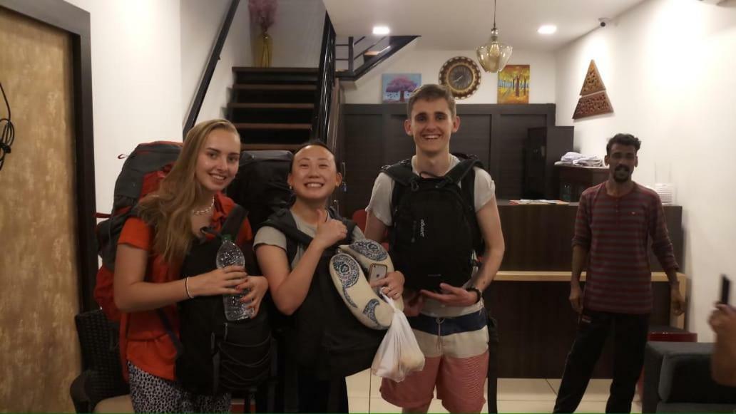 The Metro Pod - Backpackers A/C Dormitory Kochi Kültér fotó