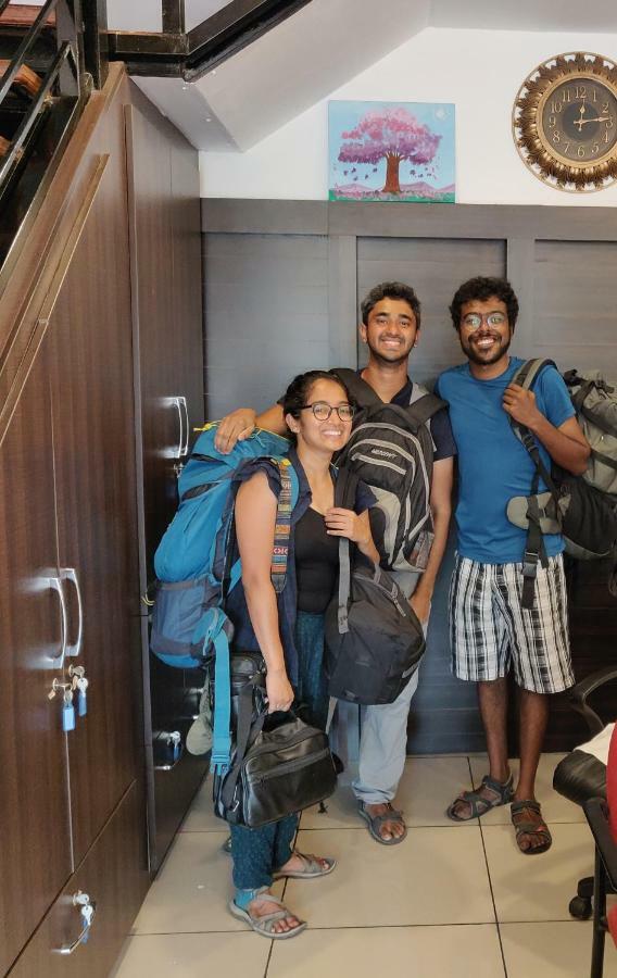 The Metro Pod - Backpackers A/C Dormitory Kochi Kültér fotó