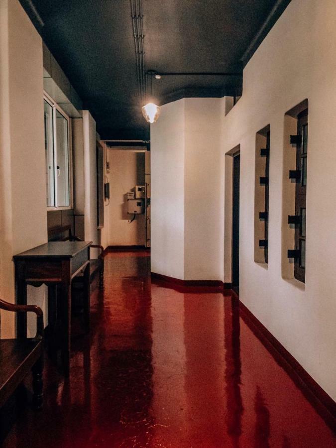 The Metro Pod - Backpackers A/C Dormitory Kochi Kültér fotó
