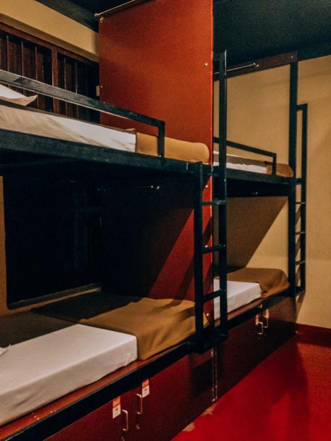 The Metro Pod - Backpackers A/C Dormitory Kochi Kültér fotó