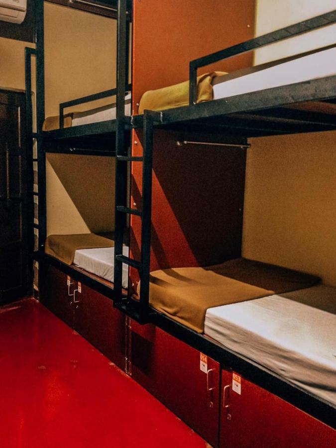The Metro Pod - Backpackers A/C Dormitory Kochi Kültér fotó