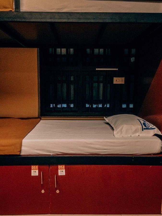 The Metro Pod - Backpackers A/C Dormitory Kochi Kültér fotó