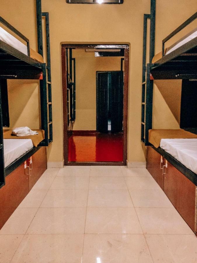 The Metro Pod - Backpackers A/C Dormitory Kochi Kültér fotó